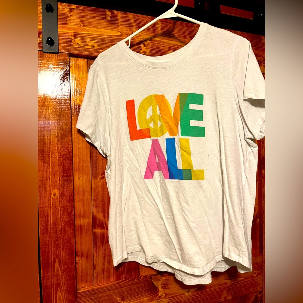 White old navy tee